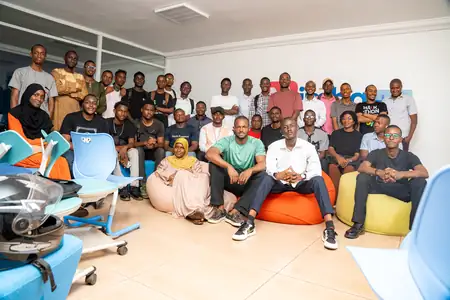 La première promotion réunie dans la salle de cours du Nimba Hub à Conakry